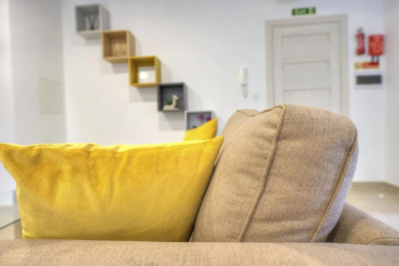 Spacious And Tastefully Furnished 2 Bedroom Apartment Ddif1-3 Gzira Malta