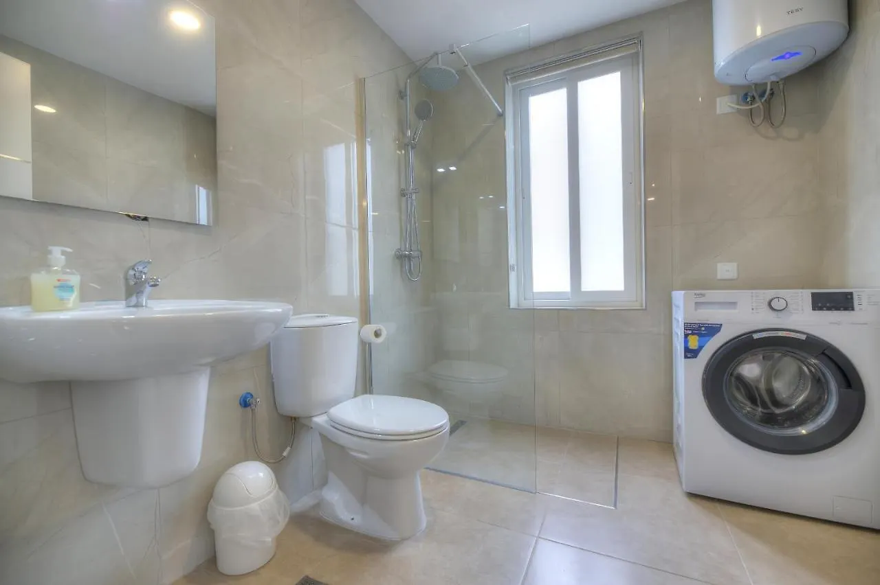 Spacious And Tastefully Furnished 2 Bedroom Apartment Ddif1-3 Gzira 0*,